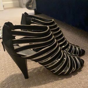 Cute black and sliver heel